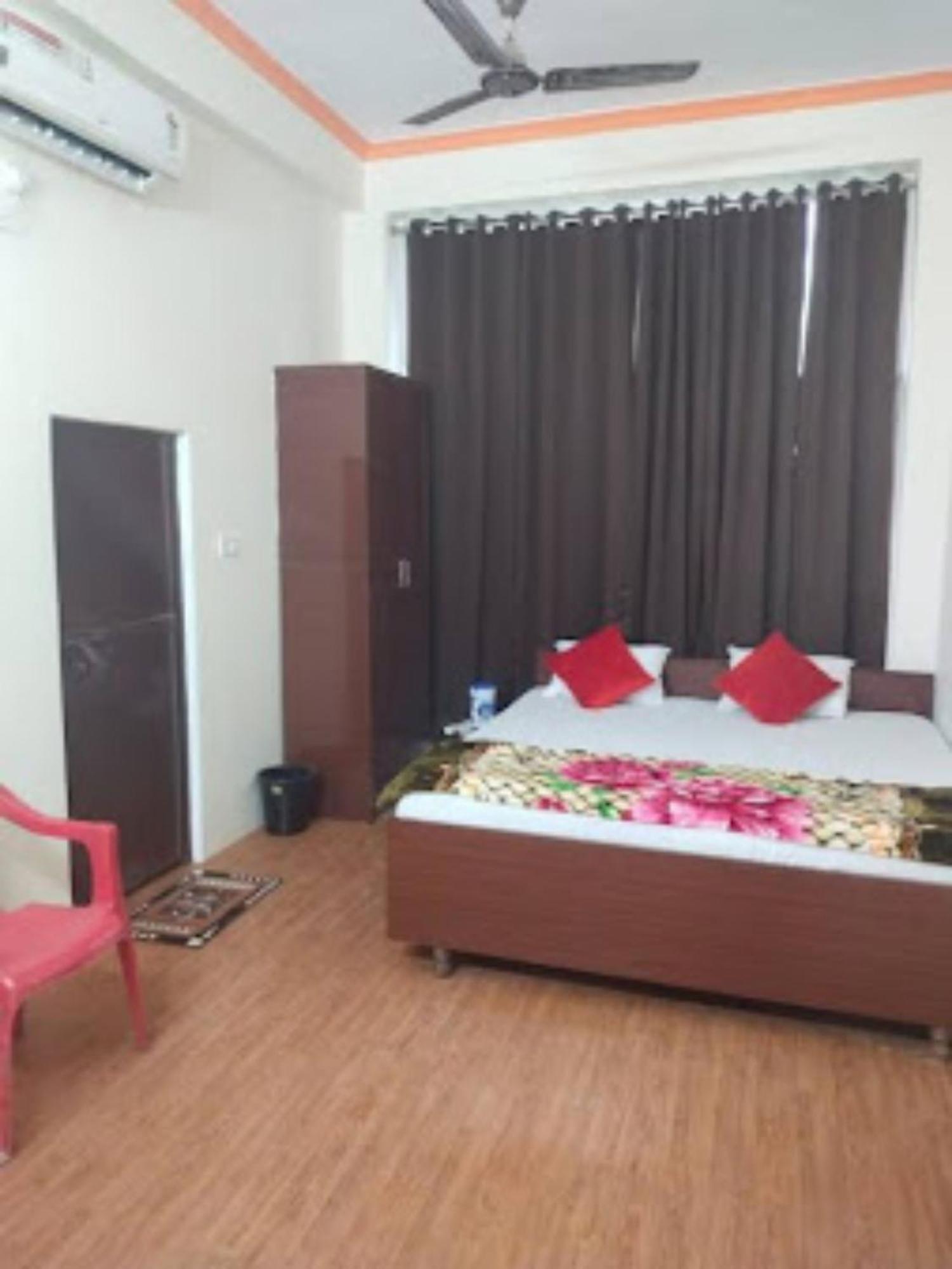 Goroomgo Varanasi Paradise Varanasi - Parking & Restaurant Available - Perfect Location And Comfortable Room Экстерьер фото