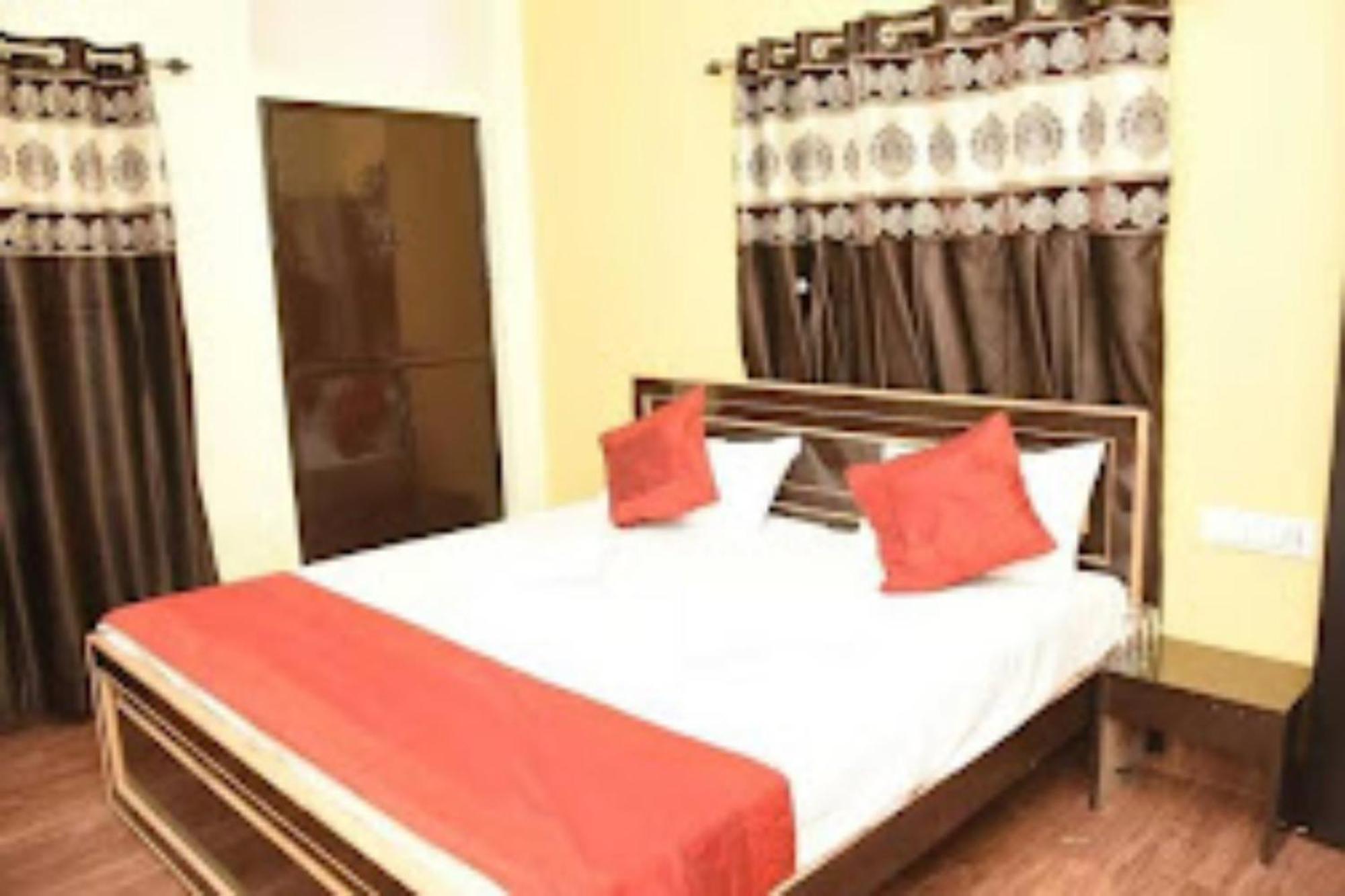 Goroomgo Varanasi Paradise Varanasi - Parking & Restaurant Available - Perfect Location And Comfortable Room Экстерьер фото