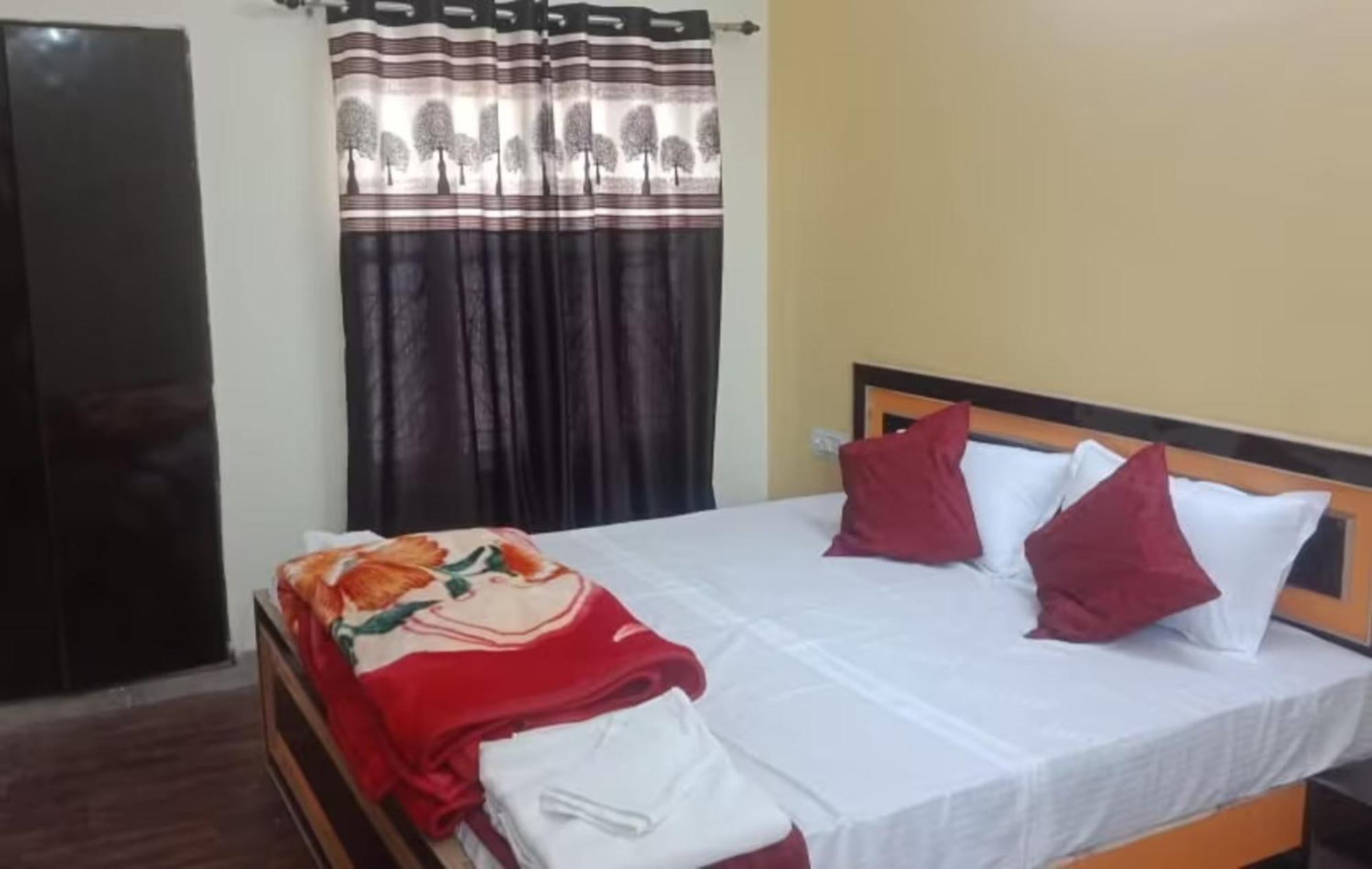 Goroomgo Varanasi Paradise Varanasi - Parking & Restaurant Available - Perfect Location And Comfortable Room Экстерьер фото