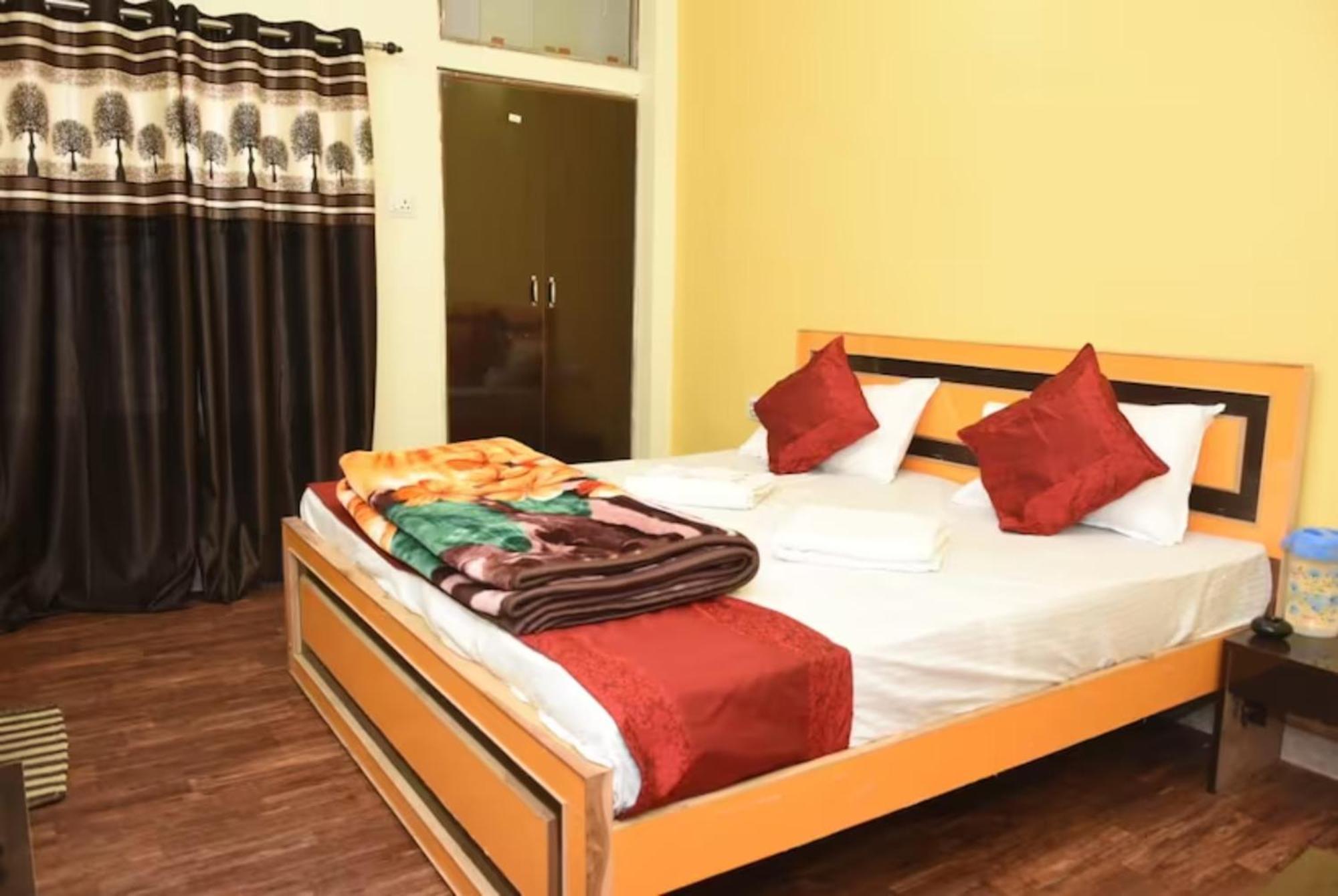 Goroomgo Varanasi Paradise Varanasi - Parking & Restaurant Available - Perfect Location And Comfortable Room Экстерьер фото