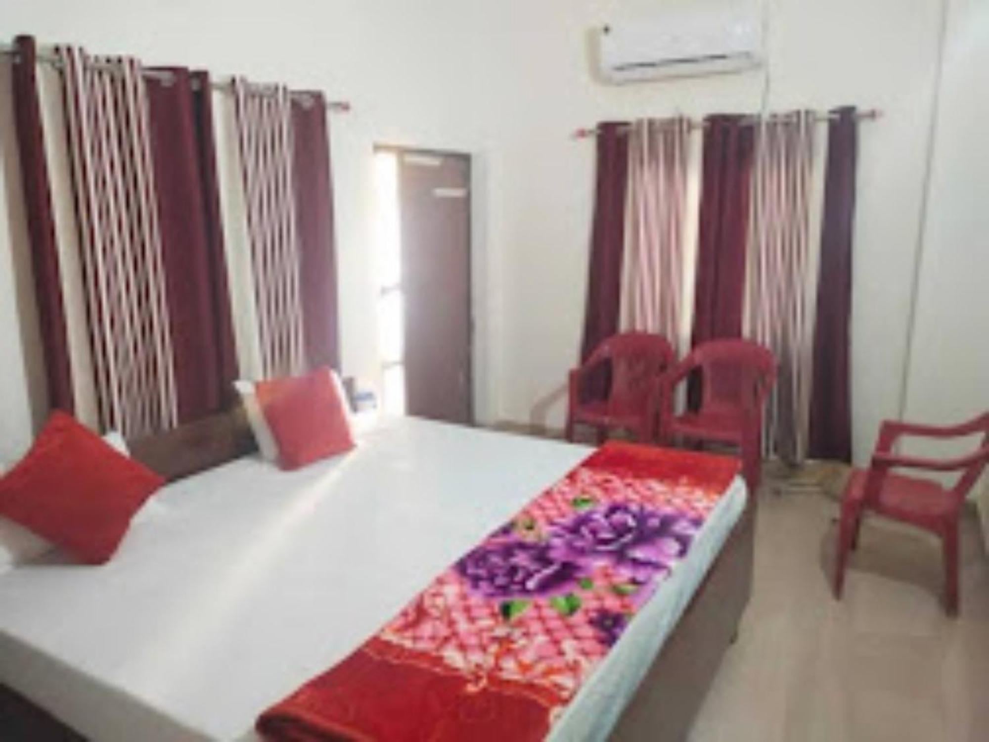 Goroomgo Varanasi Paradise Varanasi - Parking & Restaurant Available - Perfect Location And Comfortable Room Экстерьер фото