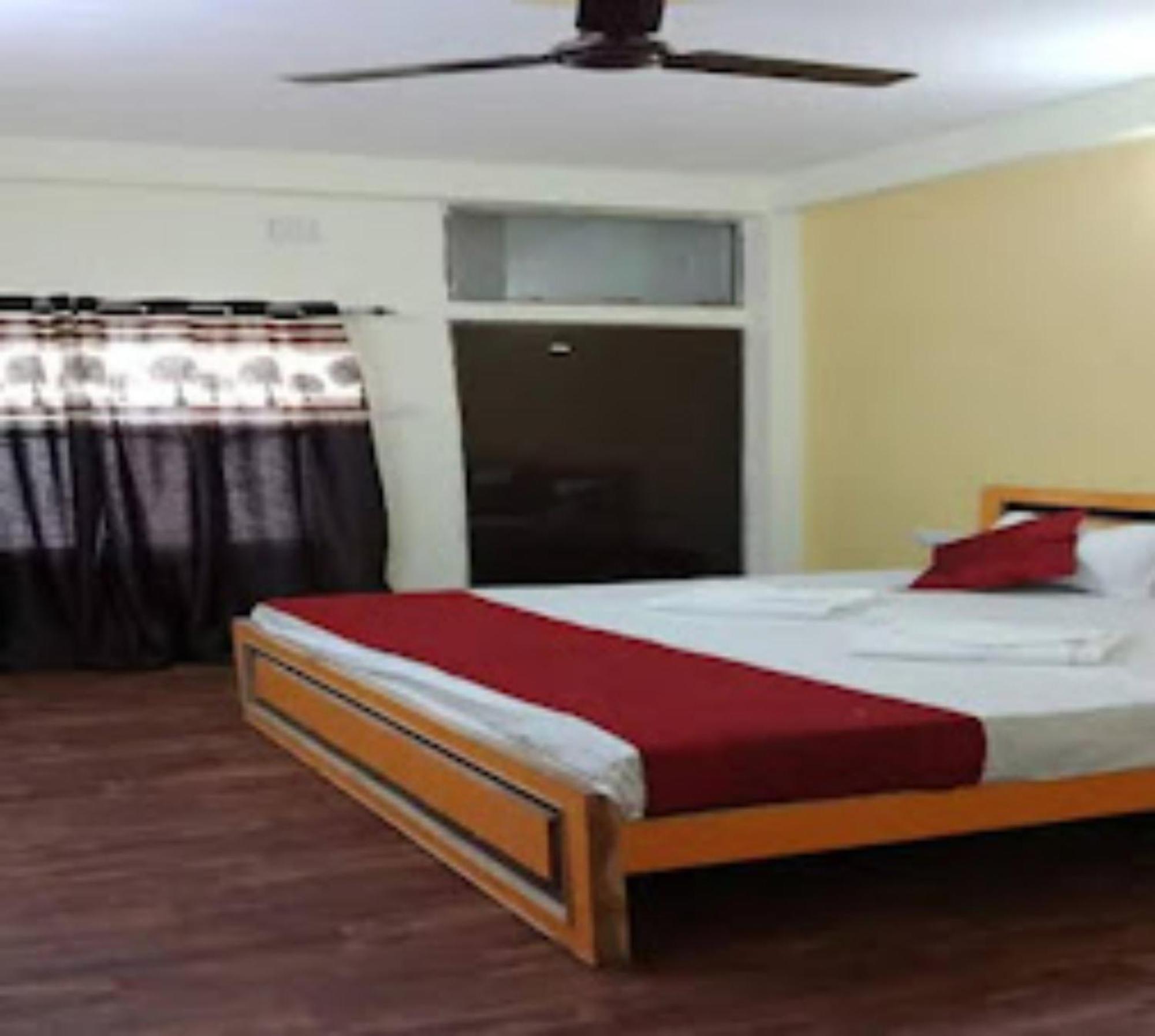 Goroomgo Varanasi Paradise Varanasi - Parking & Restaurant Available - Perfect Location And Comfortable Room Экстерьер фото