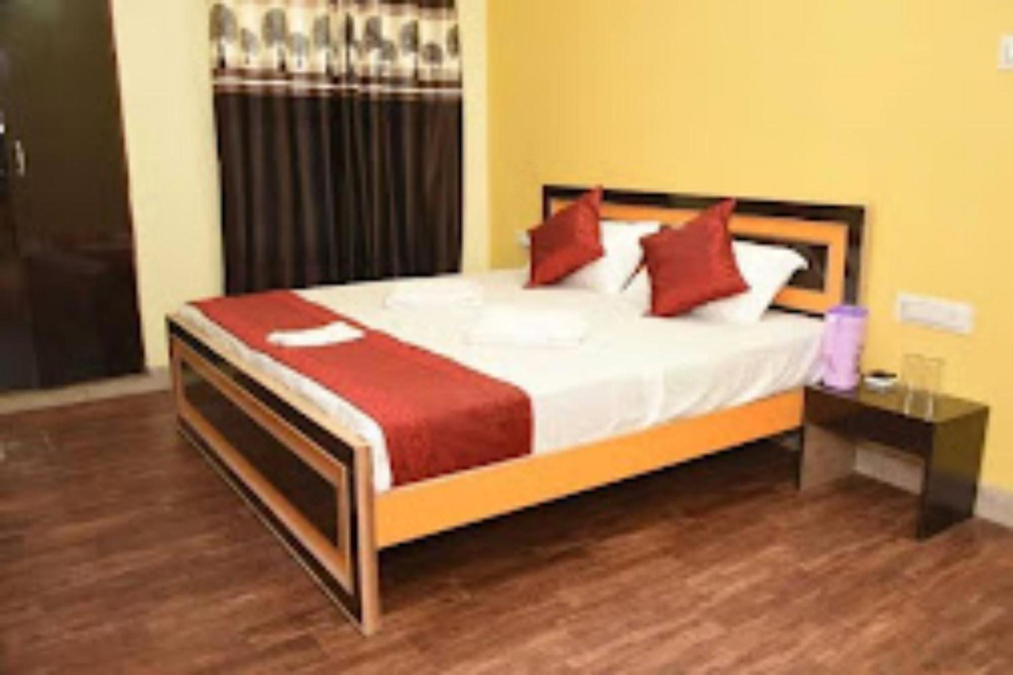 Goroomgo Varanasi Paradise Varanasi - Parking & Restaurant Available - Perfect Location And Comfortable Room Экстерьер фото