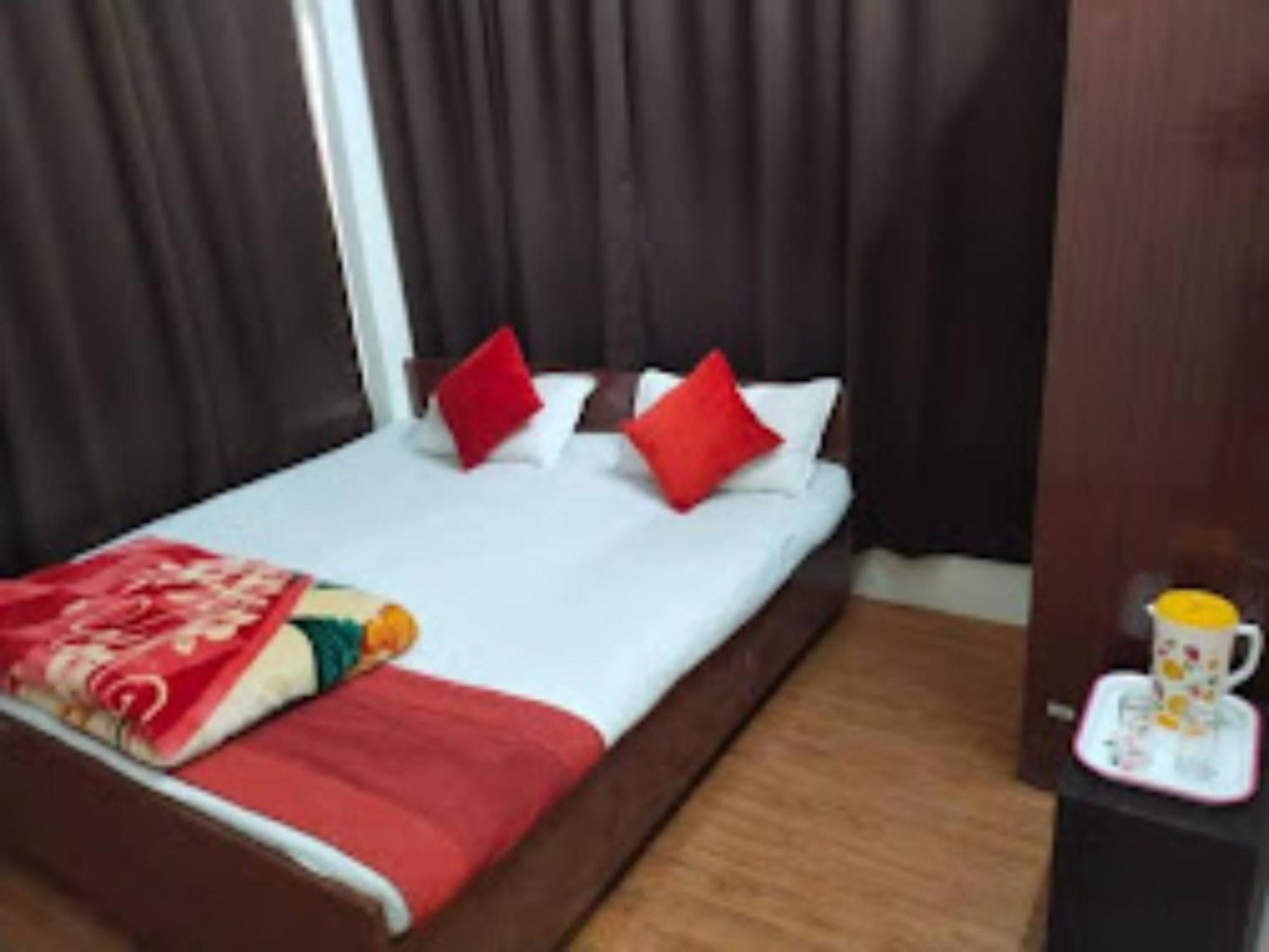 Goroomgo Varanasi Paradise Varanasi - Parking & Restaurant Available - Perfect Location And Comfortable Room Экстерьер фото
