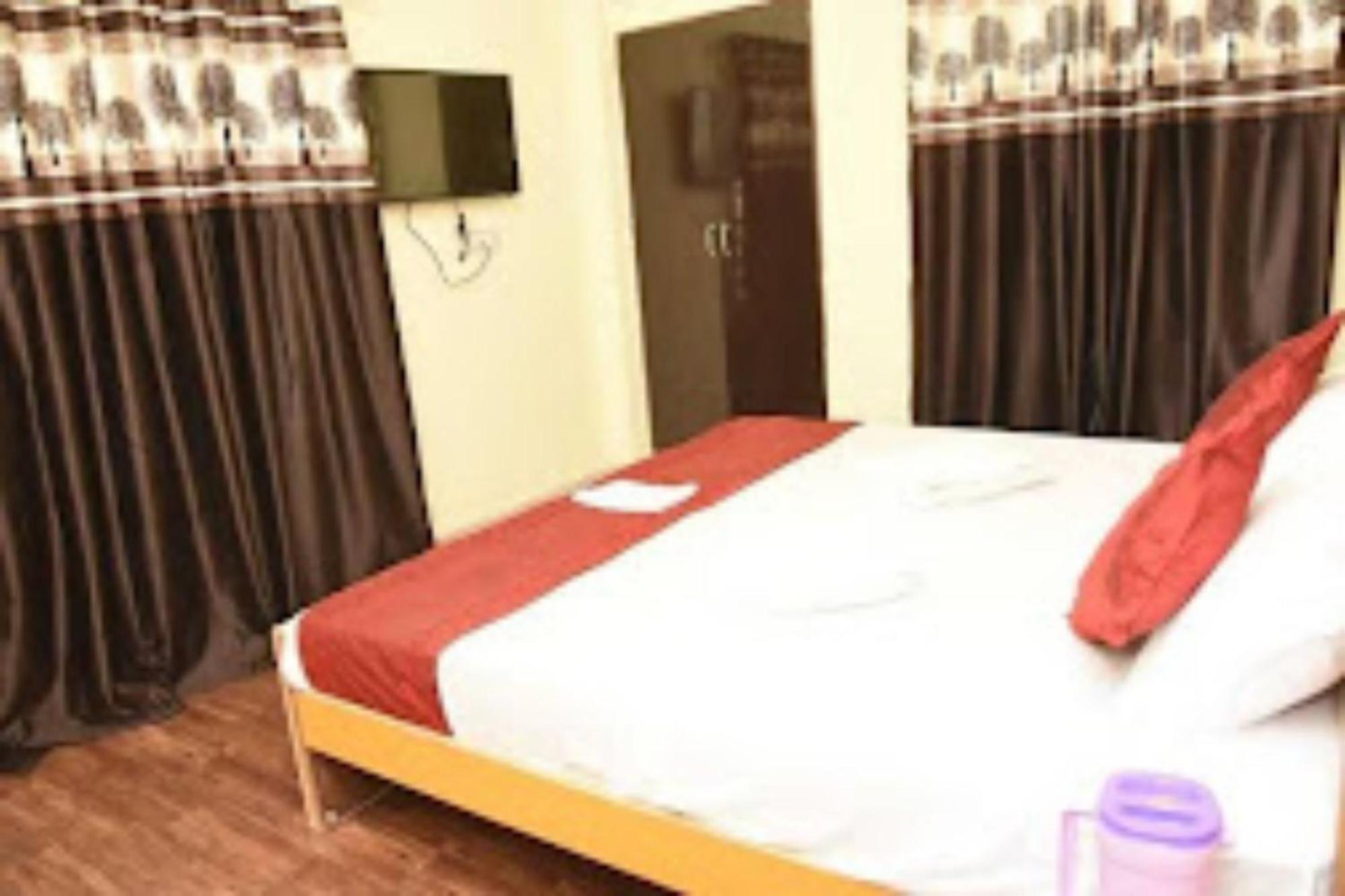 Goroomgo Varanasi Paradise Varanasi - Parking & Restaurant Available - Perfect Location And Comfortable Room Экстерьер фото
