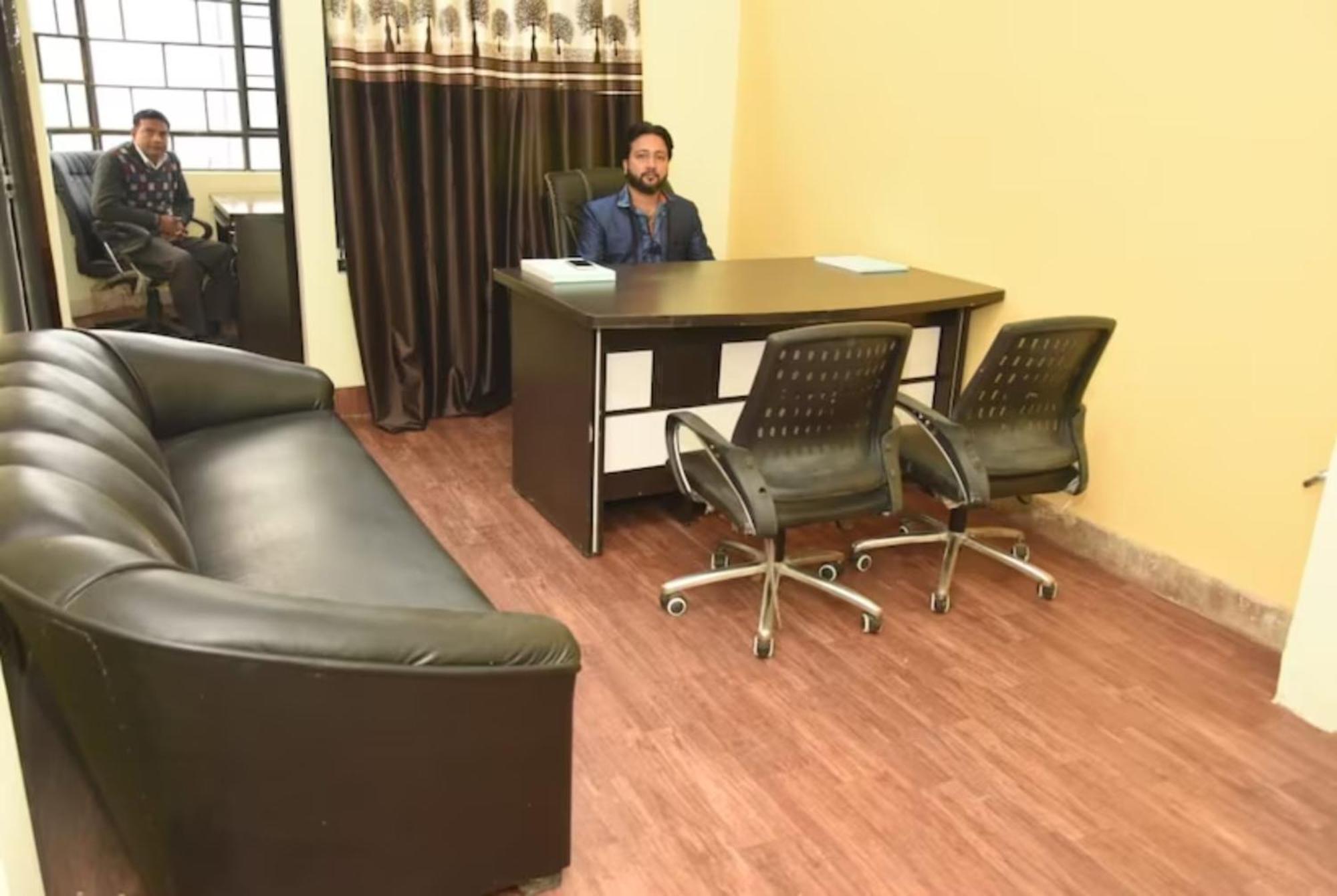 Goroomgo Varanasi Paradise Varanasi - Parking & Restaurant Available - Perfect Location And Comfortable Room Экстерьер фото