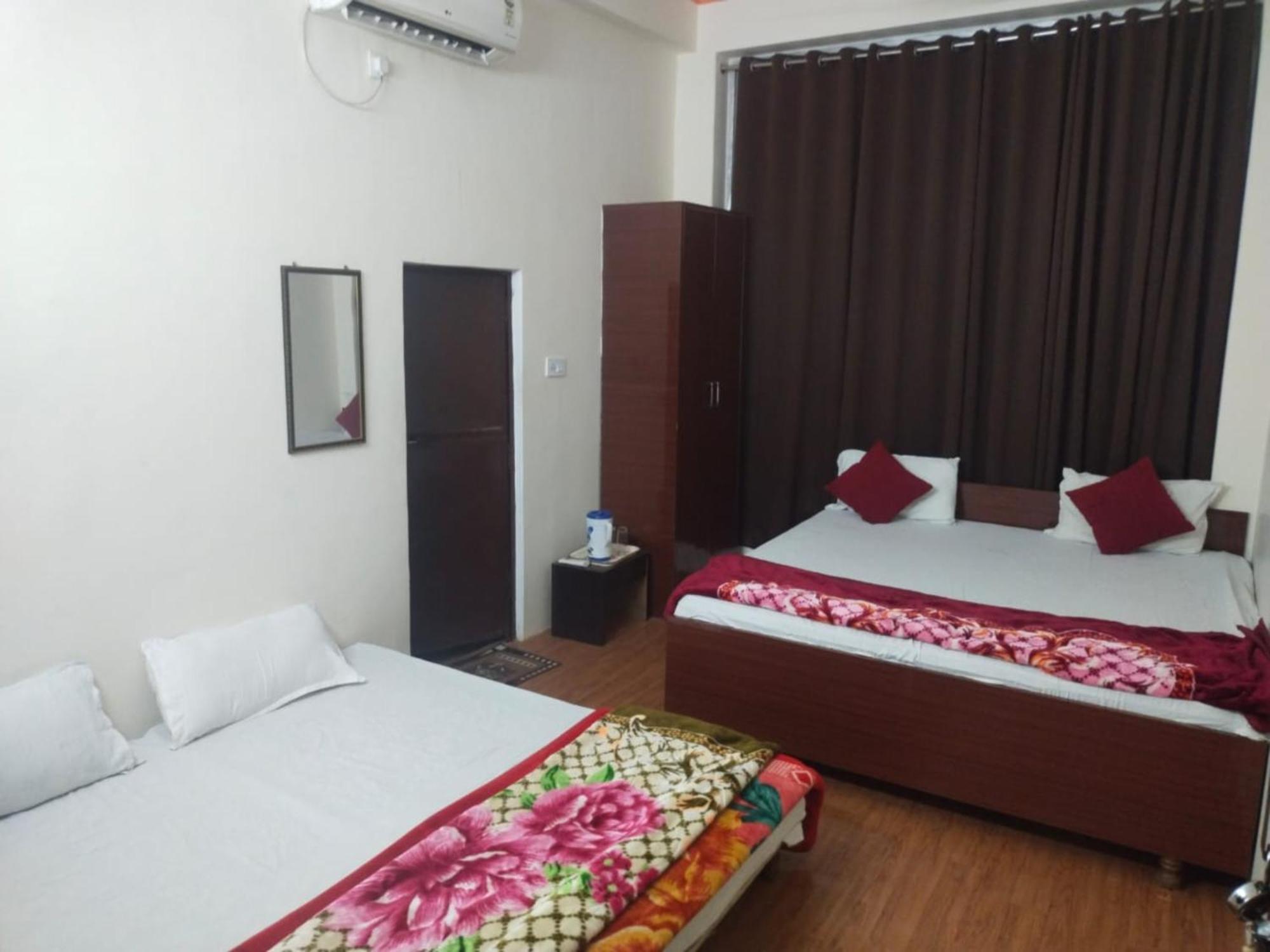 Goroomgo Varanasi Paradise Varanasi - Parking & Restaurant Available - Perfect Location And Comfortable Room Экстерьер фото