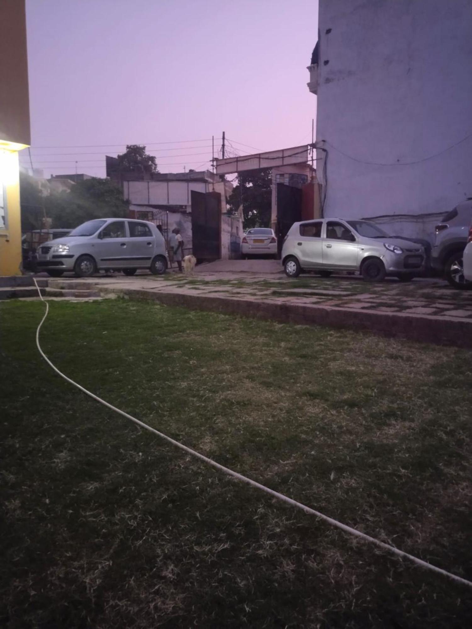 Goroomgo Varanasi Paradise Varanasi - Parking & Restaurant Available - Perfect Location And Comfortable Room Экстерьер фото
