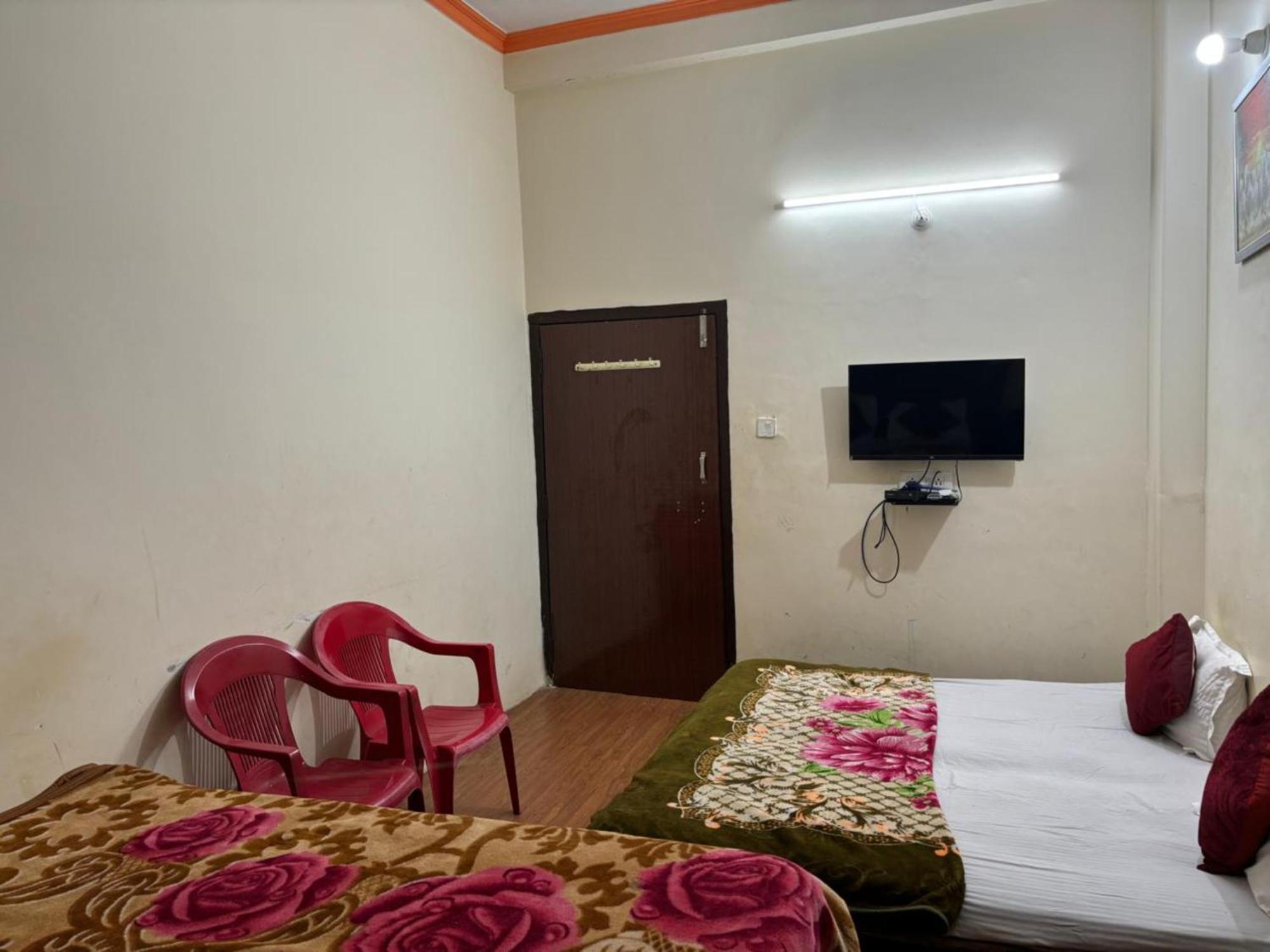 Goroomgo Varanasi Paradise Varanasi - Parking & Restaurant Available - Perfect Location And Comfortable Room Экстерьер фото