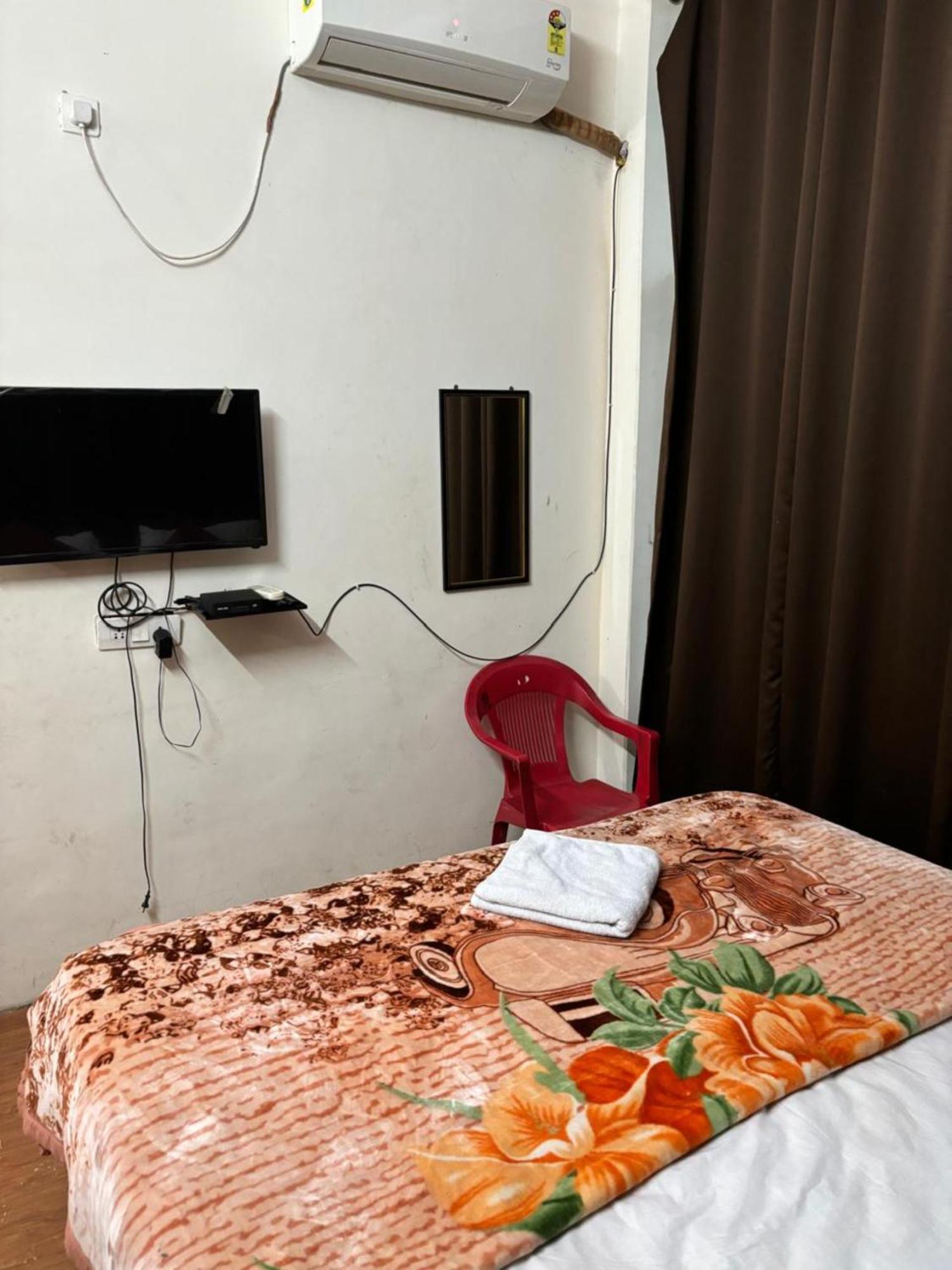 Goroomgo Varanasi Paradise Varanasi - Parking & Restaurant Available - Perfect Location And Comfortable Room Экстерьер фото