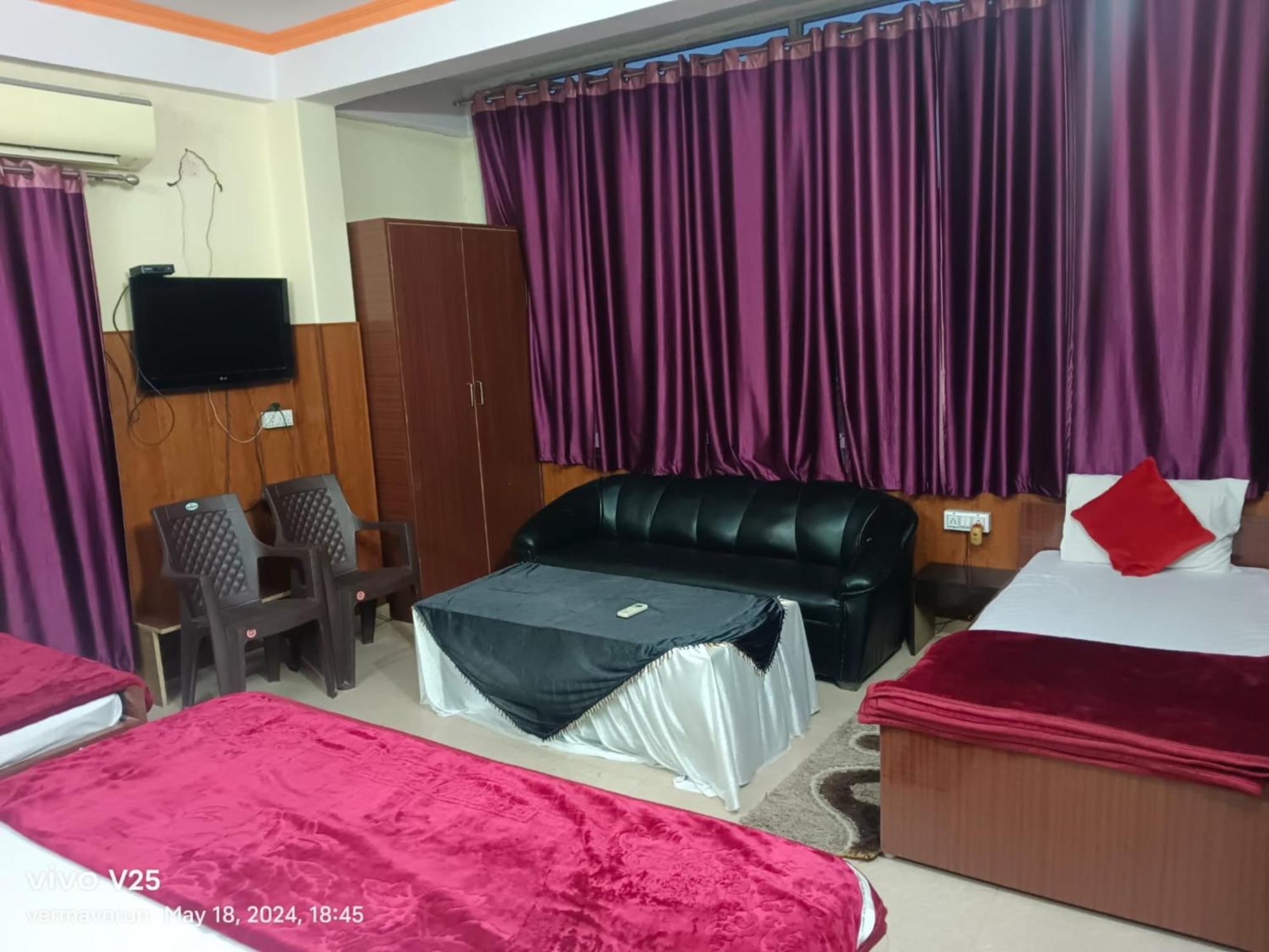 Goroomgo Varanasi Paradise Varanasi - Parking & Restaurant Available - Perfect Location And Comfortable Room Экстерьер фото