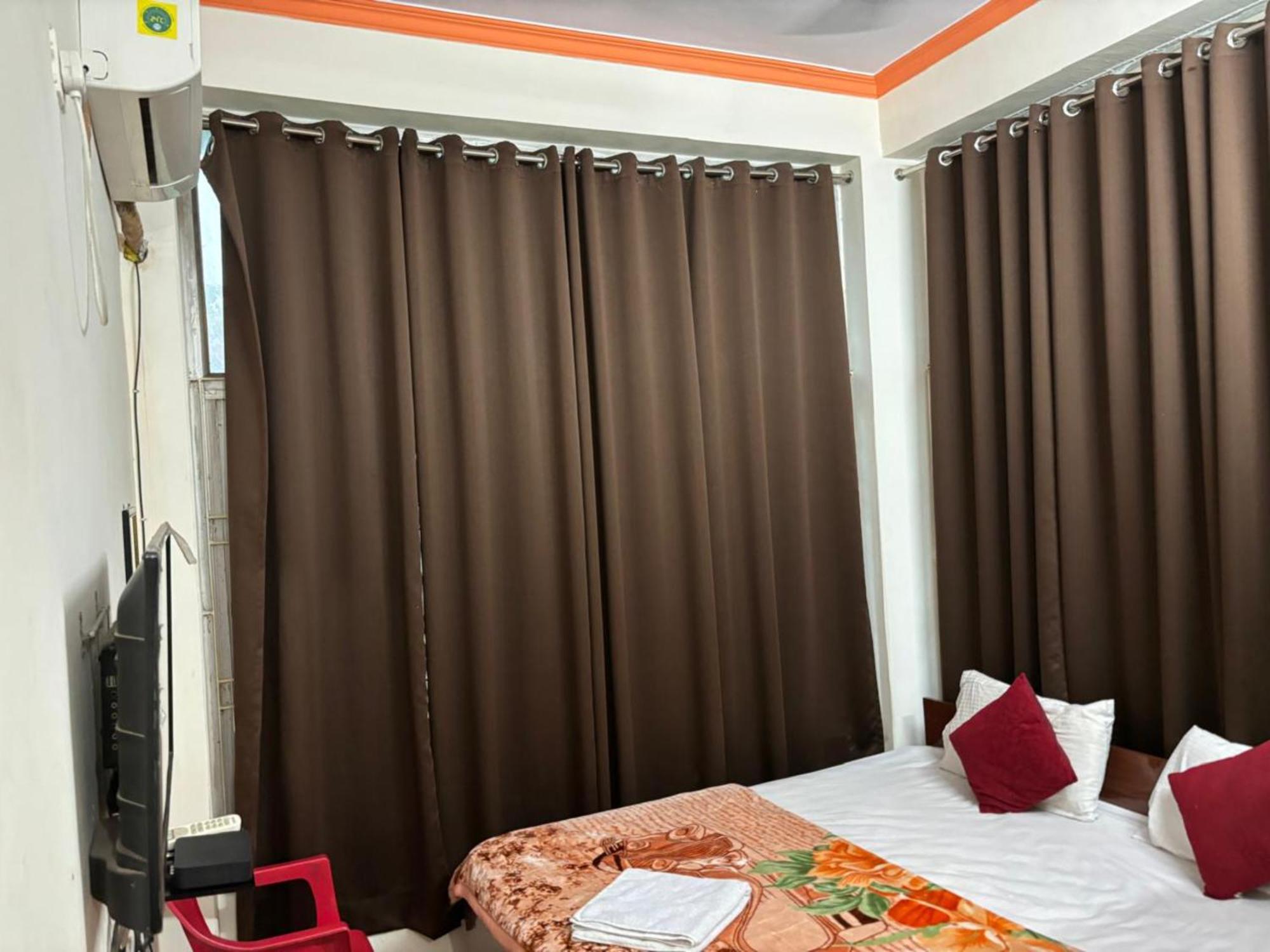 Goroomgo Varanasi Paradise Varanasi - Parking & Restaurant Available - Perfect Location And Comfortable Room Экстерьер фото