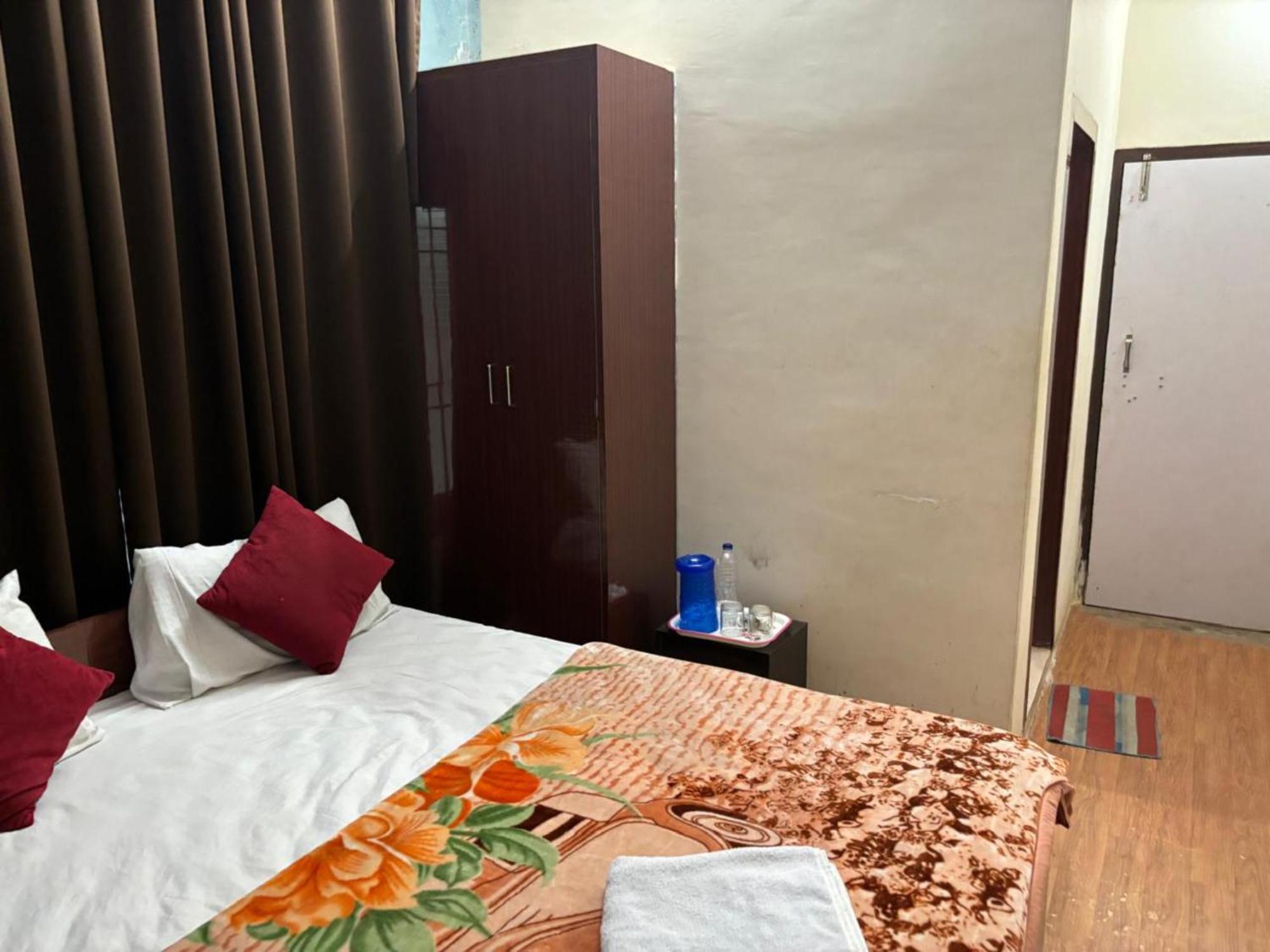 Goroomgo Varanasi Paradise Varanasi - Parking & Restaurant Available - Perfect Location And Comfortable Room Экстерьер фото