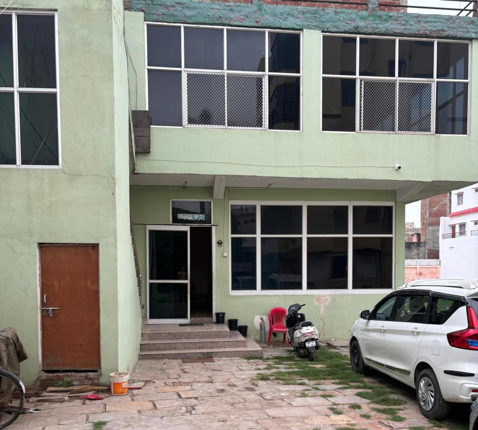 Goroomgo Varanasi Paradise Varanasi - Parking & Restaurant Available - Perfect Location And Comfortable Room Экстерьер фото