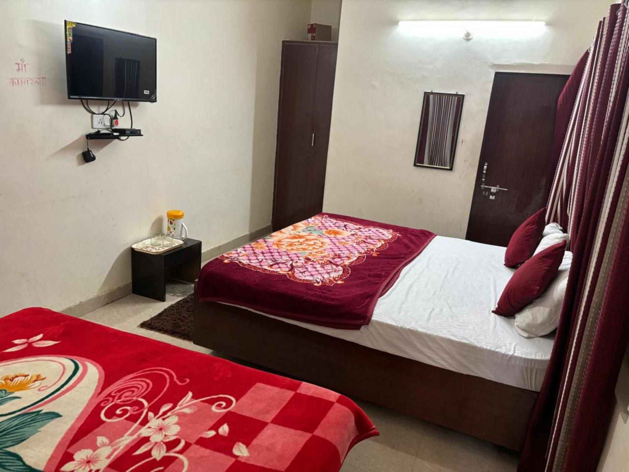 Goroomgo Varanasi Paradise Varanasi - Parking & Restaurant Available - Perfect Location And Comfortable Room Экстерьер фото
